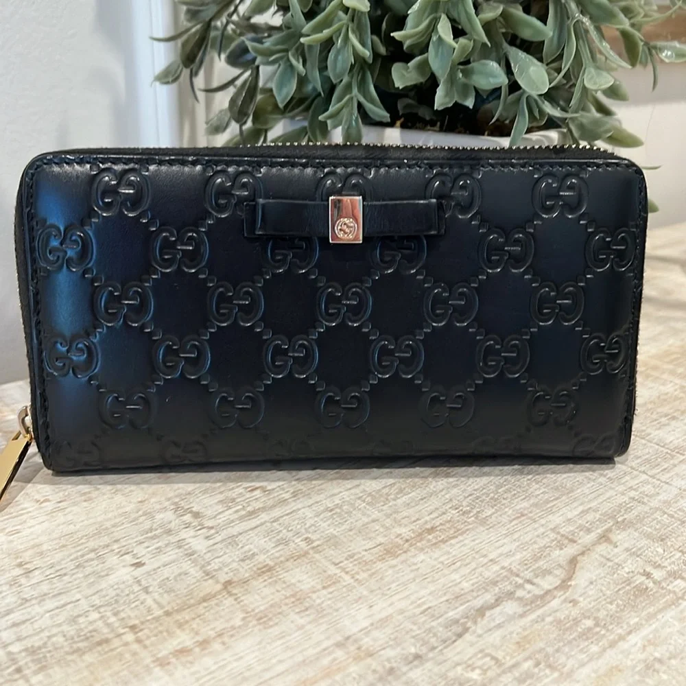 Gucci Black Embossed GG Leather Zip Wallet with Gold Tone Accent